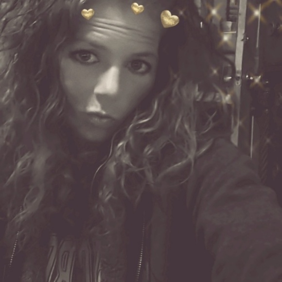 Meet your Posher, Claudette - Picture 2 of 3